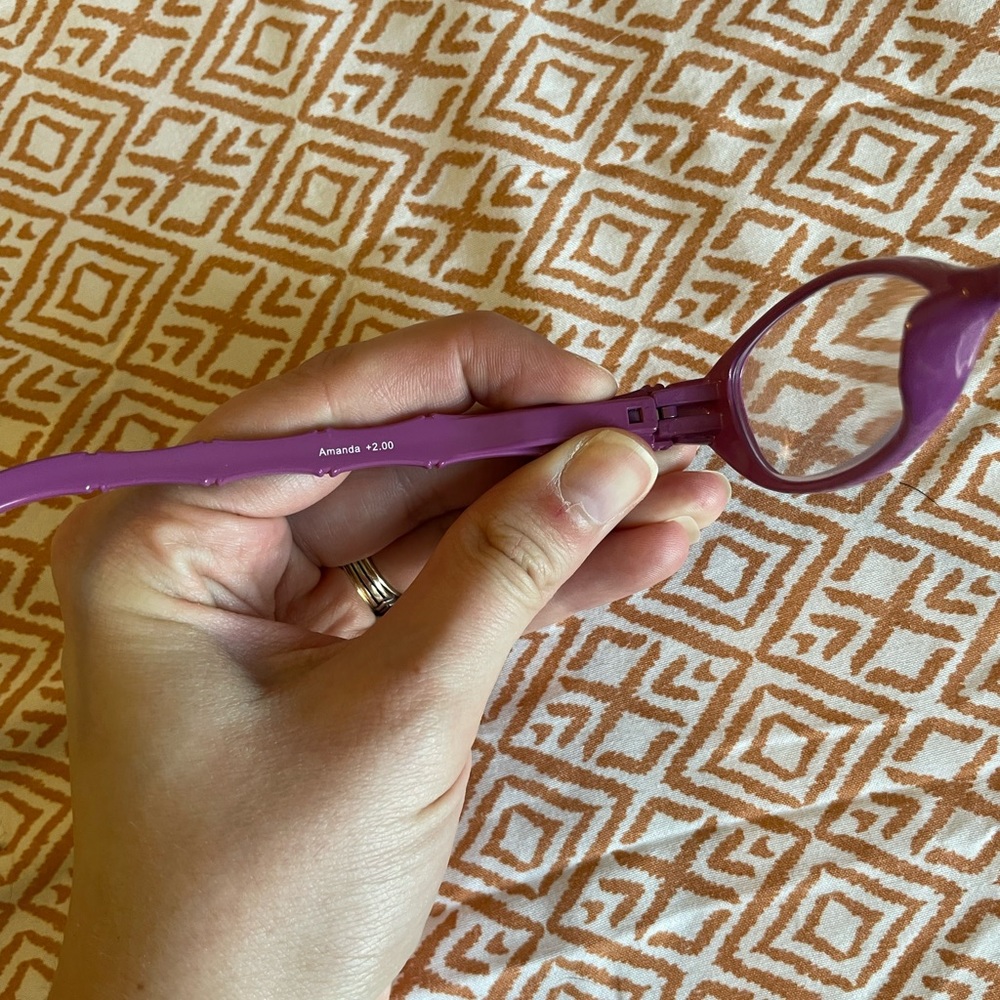 Vera Bradley African Tulip Amanda Glasses - Picture 7 of 9